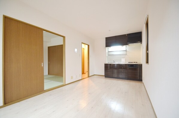 ヴァレンサ氷川B棟の物件内観写真